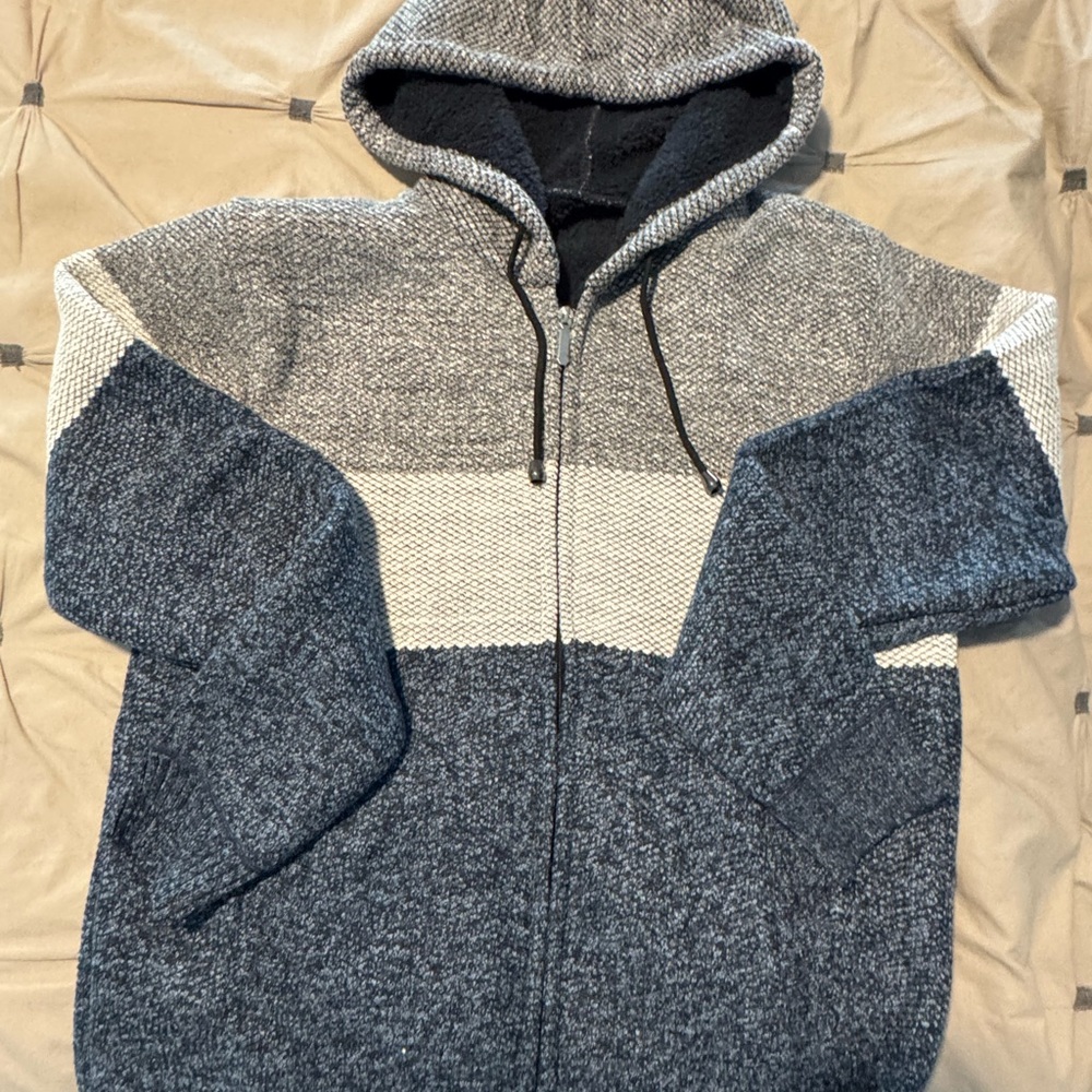 New Without Tags, Men's Gray and Blue zip up Hooded Sweater/ Sweatshirt !